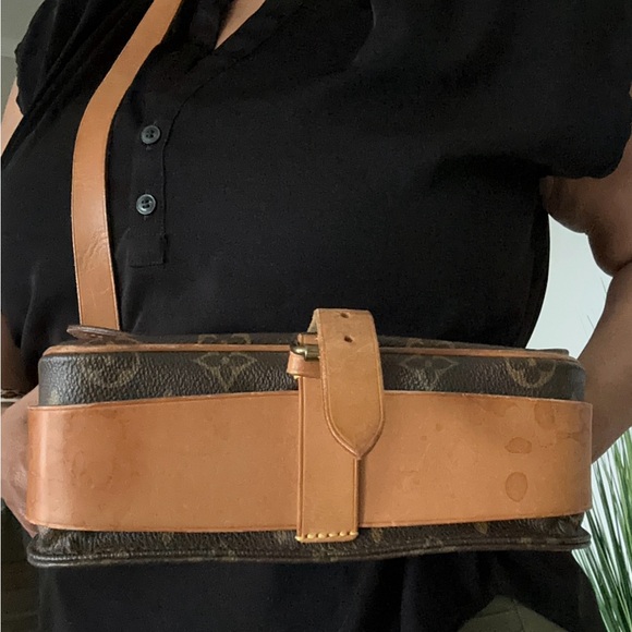 Louis Vuitton Monogram Cartouchiere 22 - Picture 7 of 10